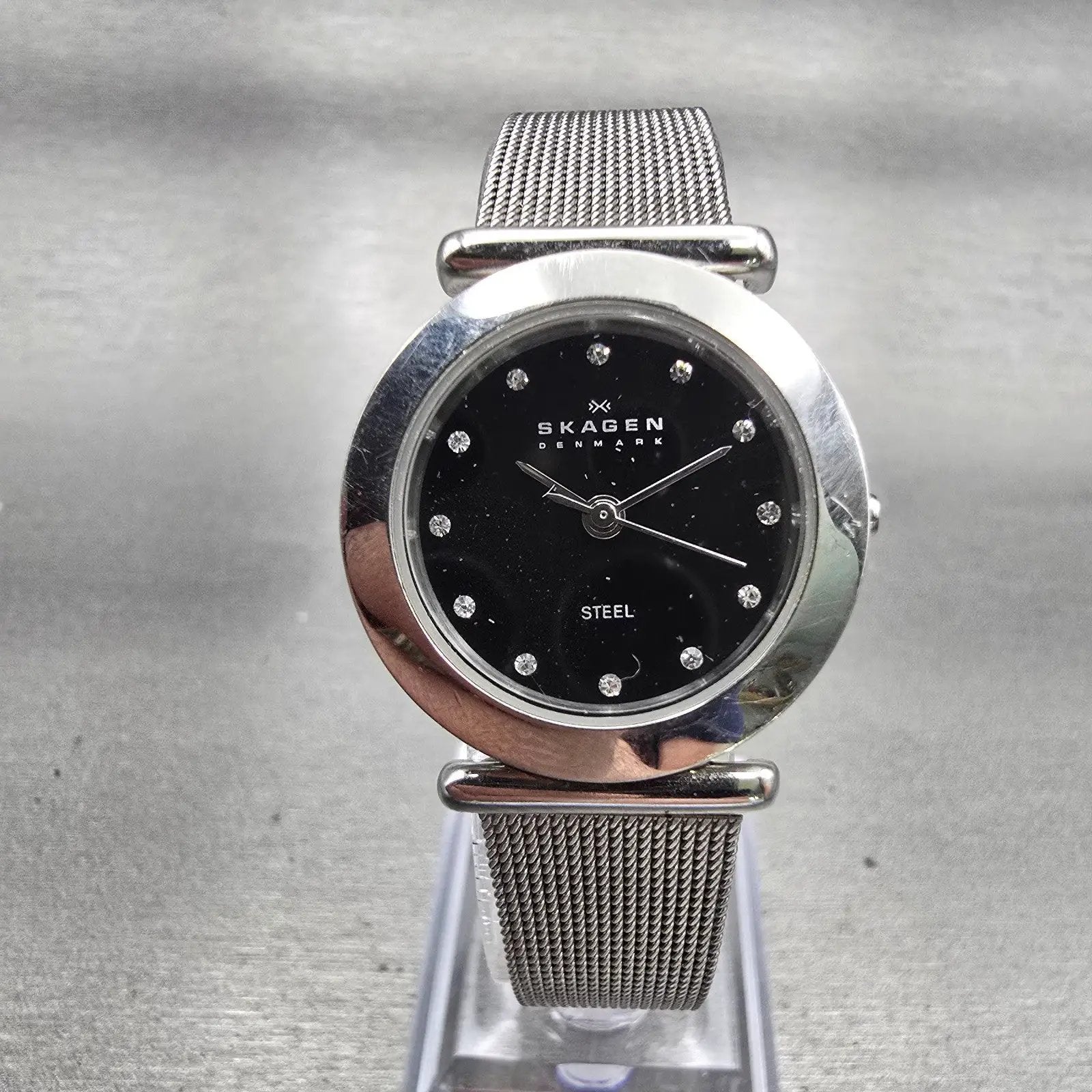 Skagen Denmark Watch Women 25mm Black Dial Silver Tone Round 107SSSBD New Batt0