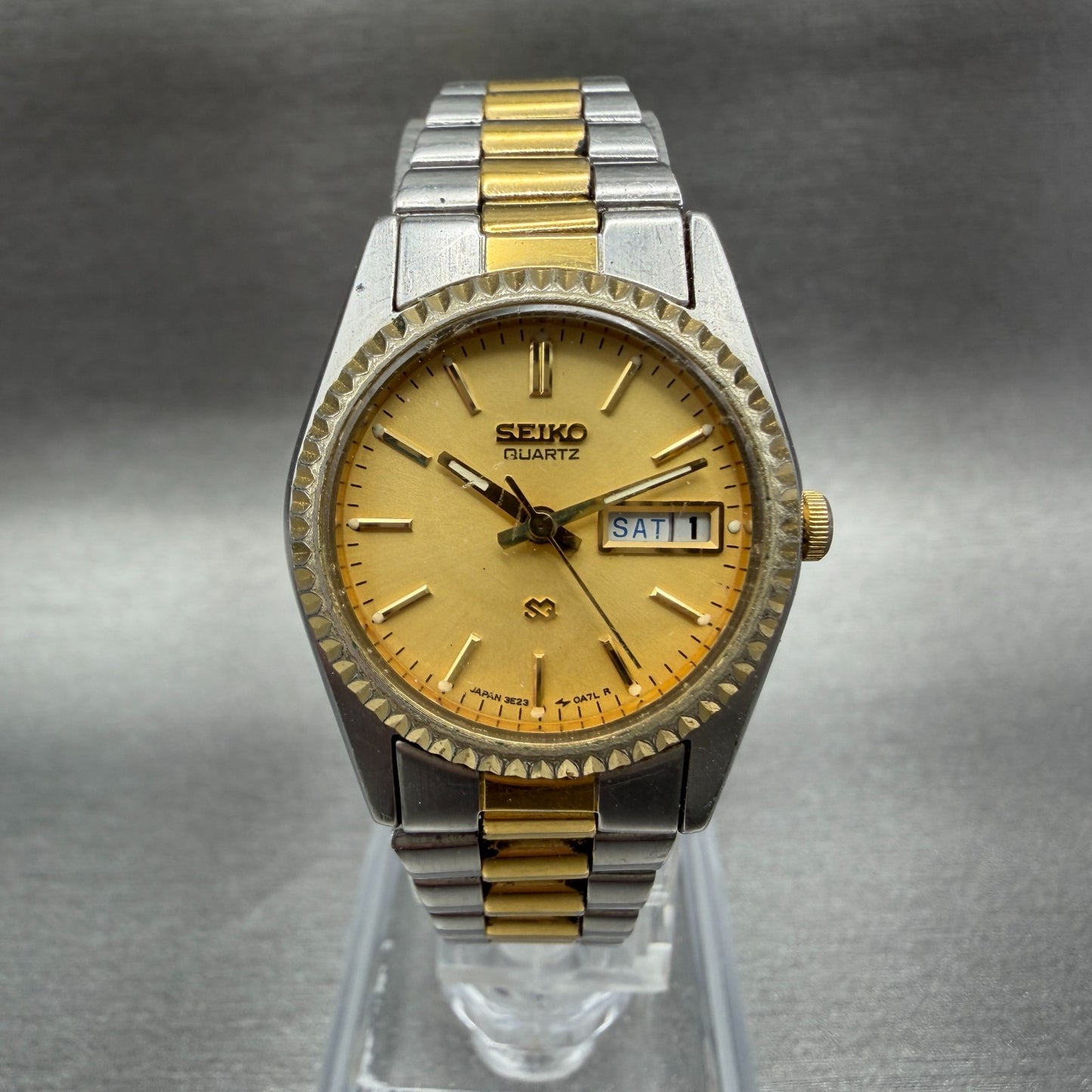 Seiko SQ Watch Women 24mm Gold Dial Two Tone Daydate Round 3E230A60 New Batt NX0