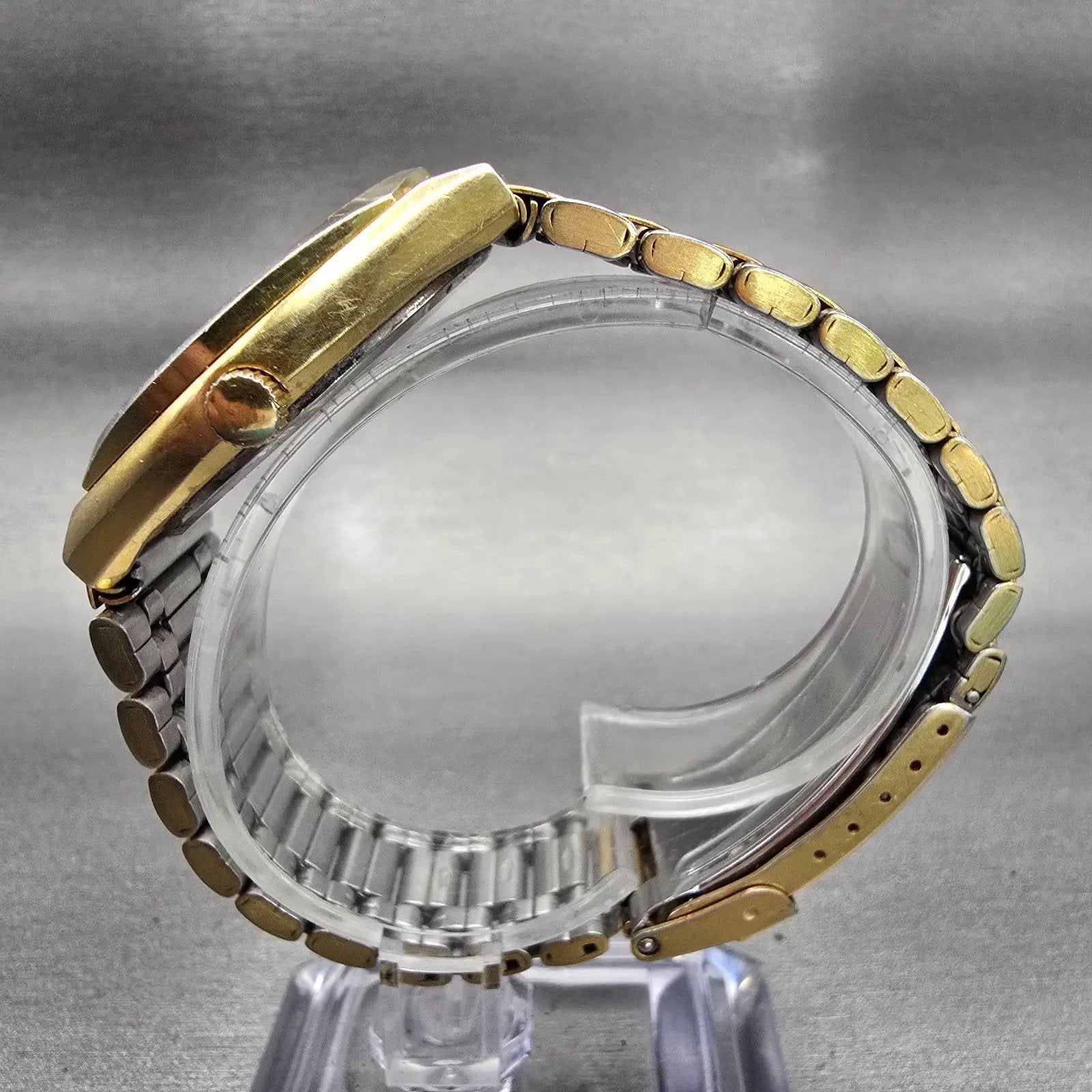 Citizen CQ Watch Men 33mm Champagne Dial Gold Tone Daydate 6101-915101 New Batt6