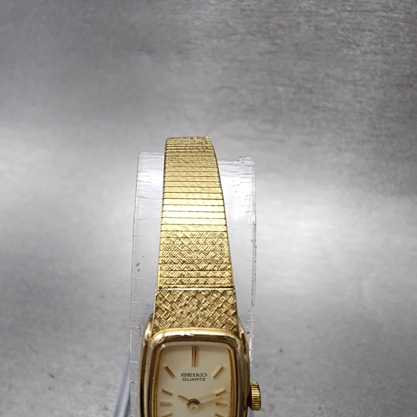 Seiko watch Women 13mm Champagne Dial Gold Tone Rectangle 2e205019 New Battery5