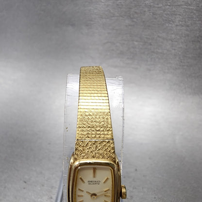Seiko watch Women 13mm Champagne Dial Gold Tone Rectangle 2e205019 New Battery5