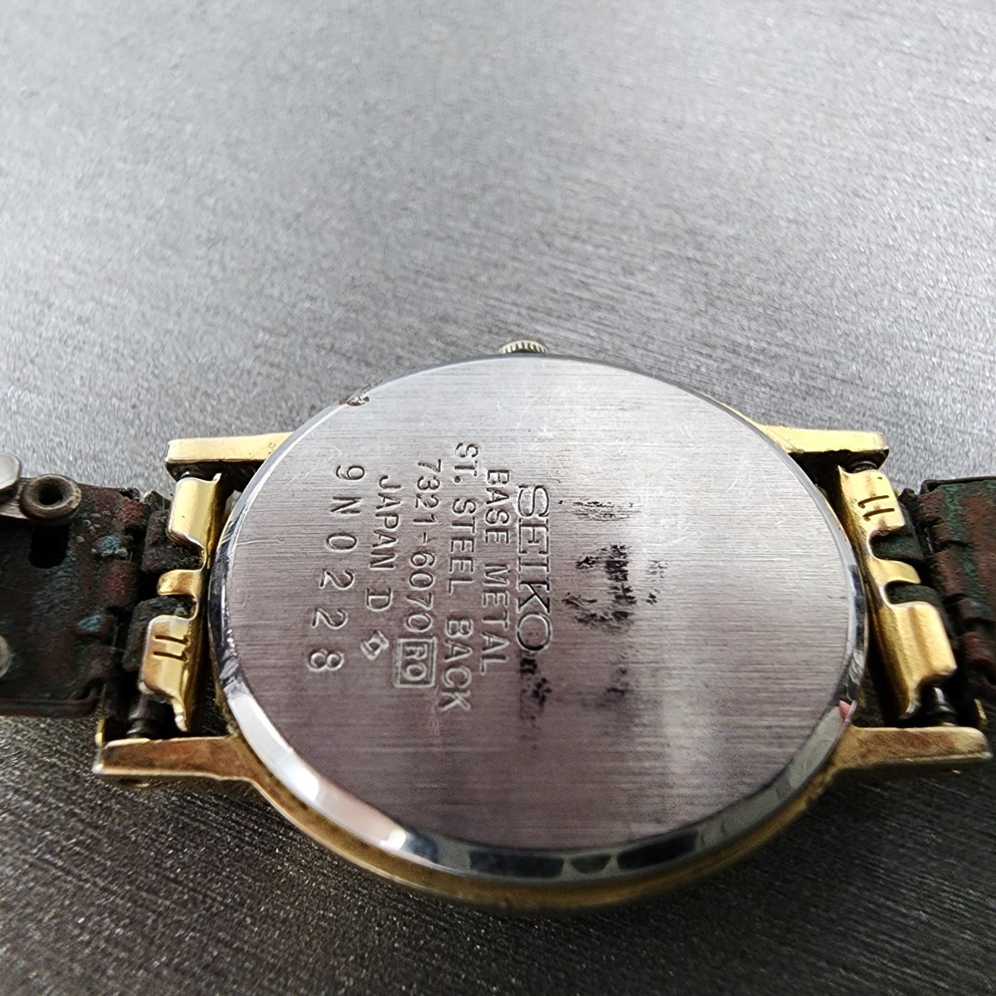 Seiko Watch Women 22mm White Dial Gold Tone Oval Bracelet 73216070 New Battery9