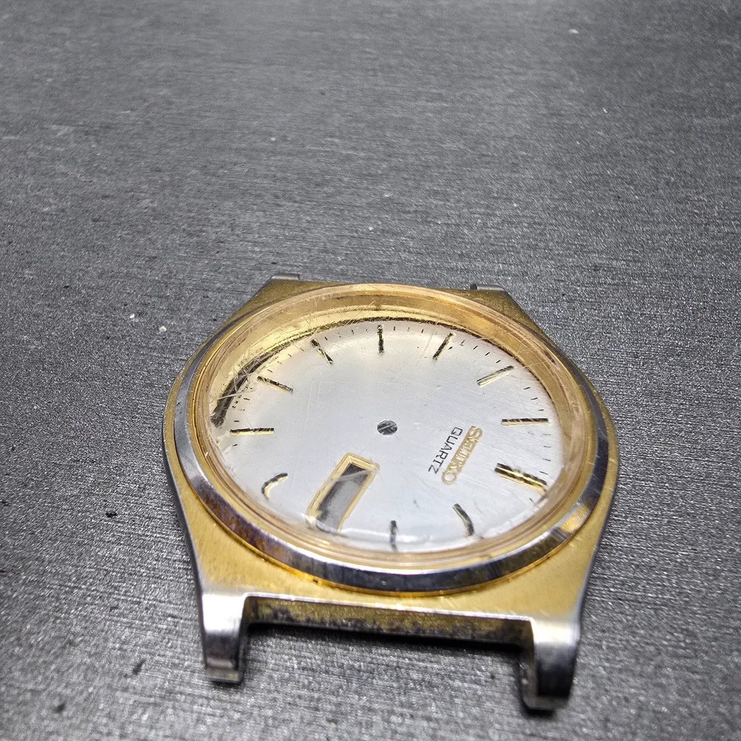 Seiko V743-8A20 Watch Case & Dial SIlver Dial Gold Tone Round 37mm W/Crystal5