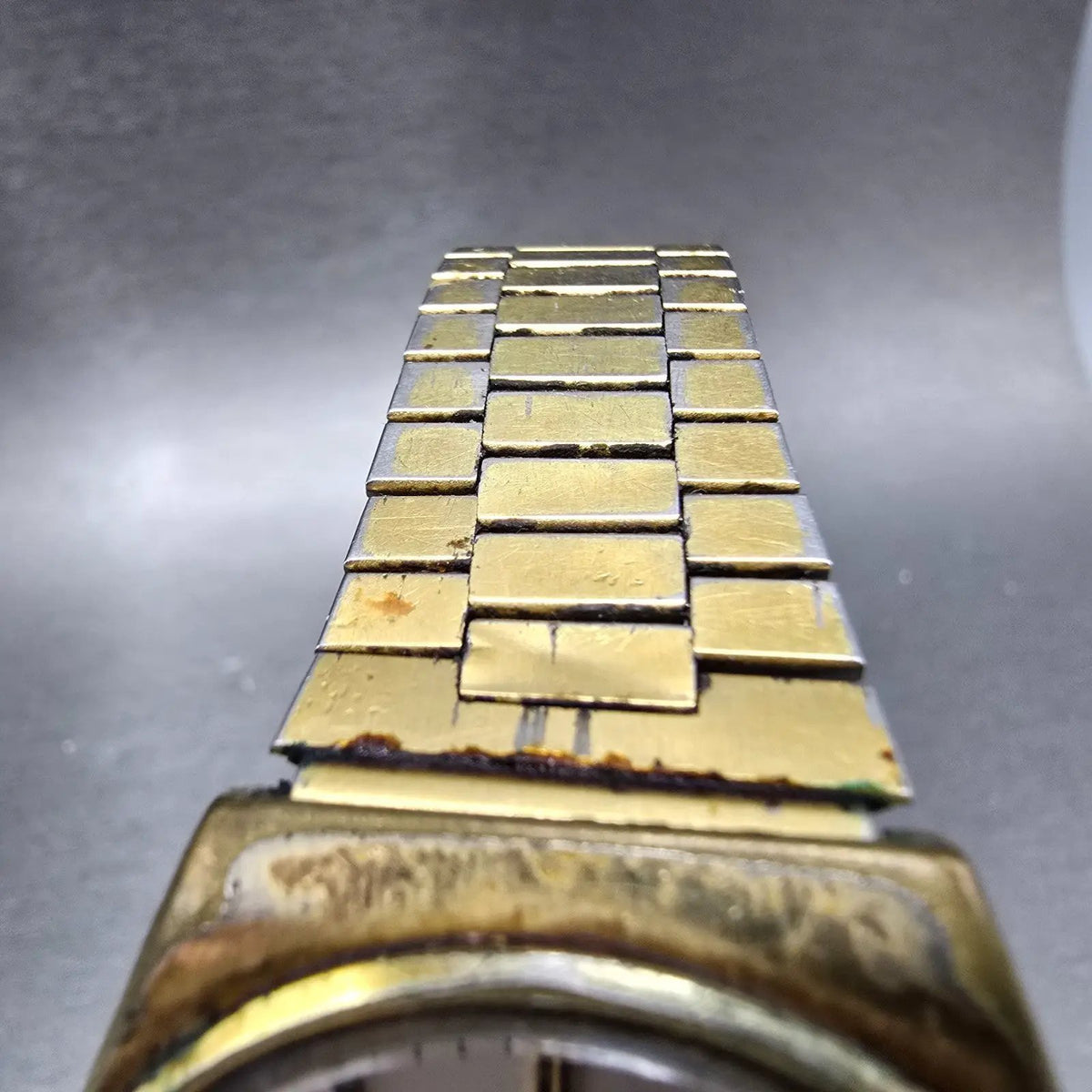 Seiko SQ Watch Men 35mm Silver Dial Gold Tone Daydate Round 8223-8029 PARTS VTG95