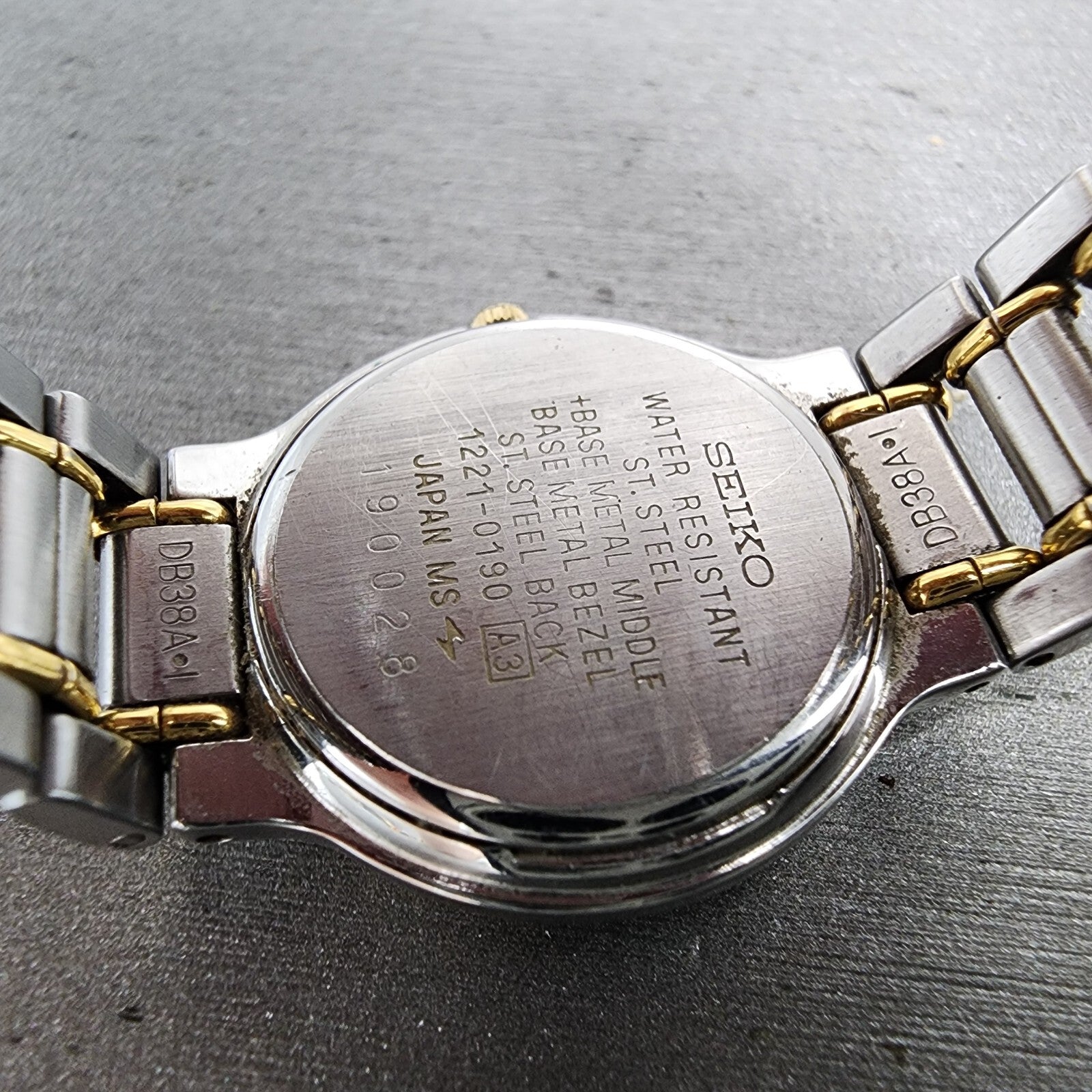 Seiko Exceline Watch Women 23mm White Dial Two Tone 12210190 New Battery9