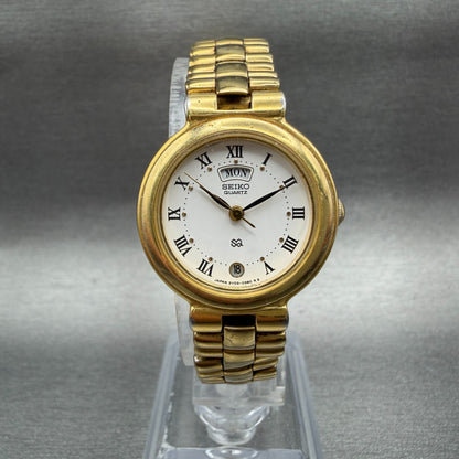 Seiko SQ Watch Women 24mm White Dial Gold Tone Daydate Round 3Y030200 New Batt0