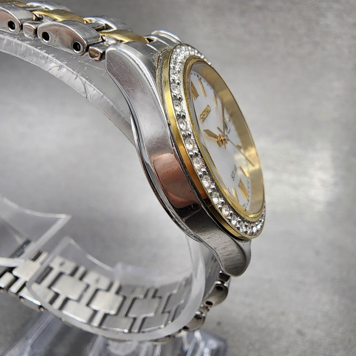 Seiko Solar Watch Women 28mm MOP Dial Two Tone Date Round V1370aa0 Runs3