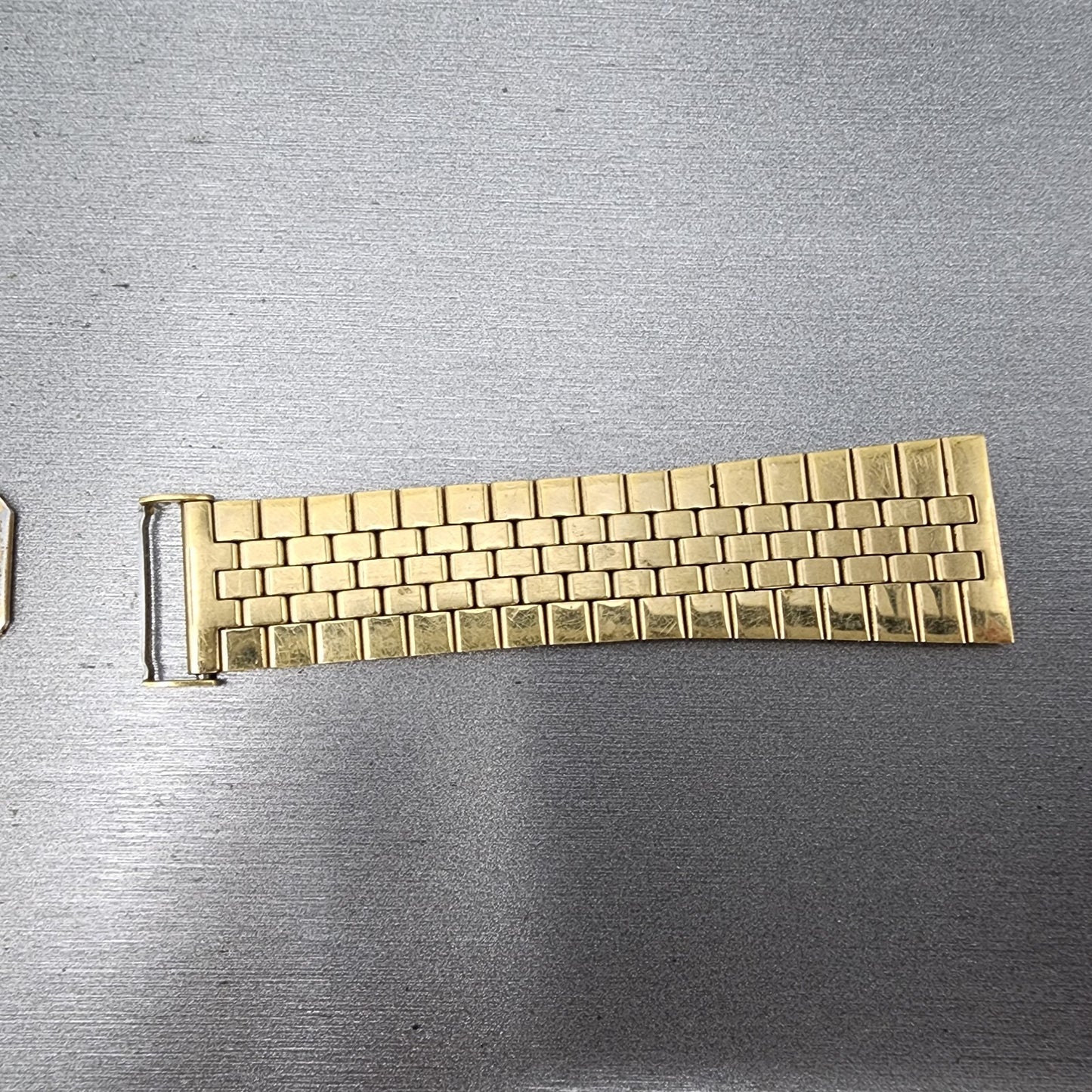 Bulova Accutron Watch Band 19mm Gold Tone Stainless Steel MISSING ONE END LINK8