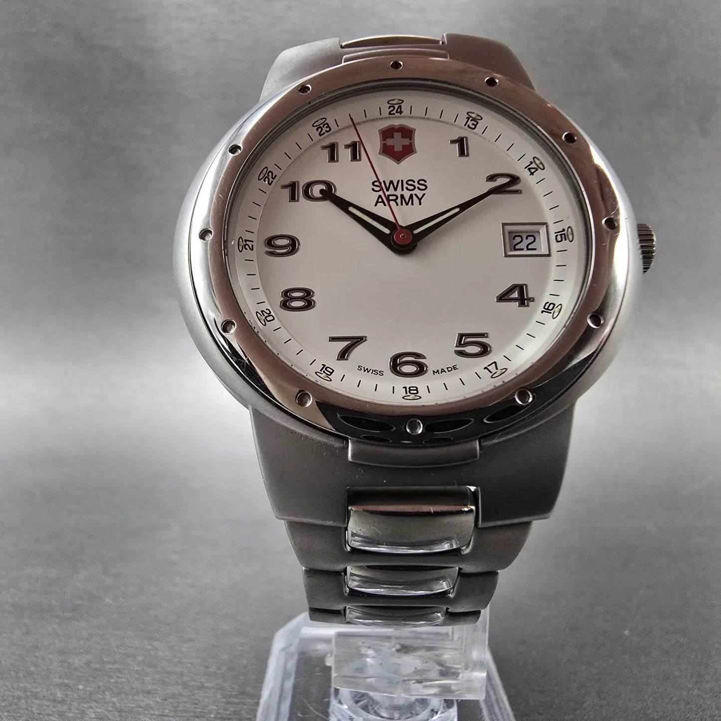 Victorinox Swiss Army Valiant Watch Men 40mm White Dial Silver Tone Date New Bat5