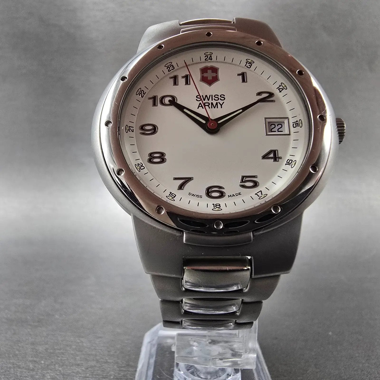 Victorinox Swiss Army Valiant Watch Men 40mm White Dial Silver Tone Date New Bat5