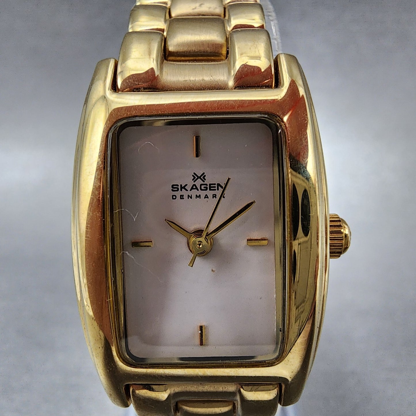 Skagen Tank Watch Women 19mm White Dial Gold Tone Rectangle 93SGXW New Battery1
