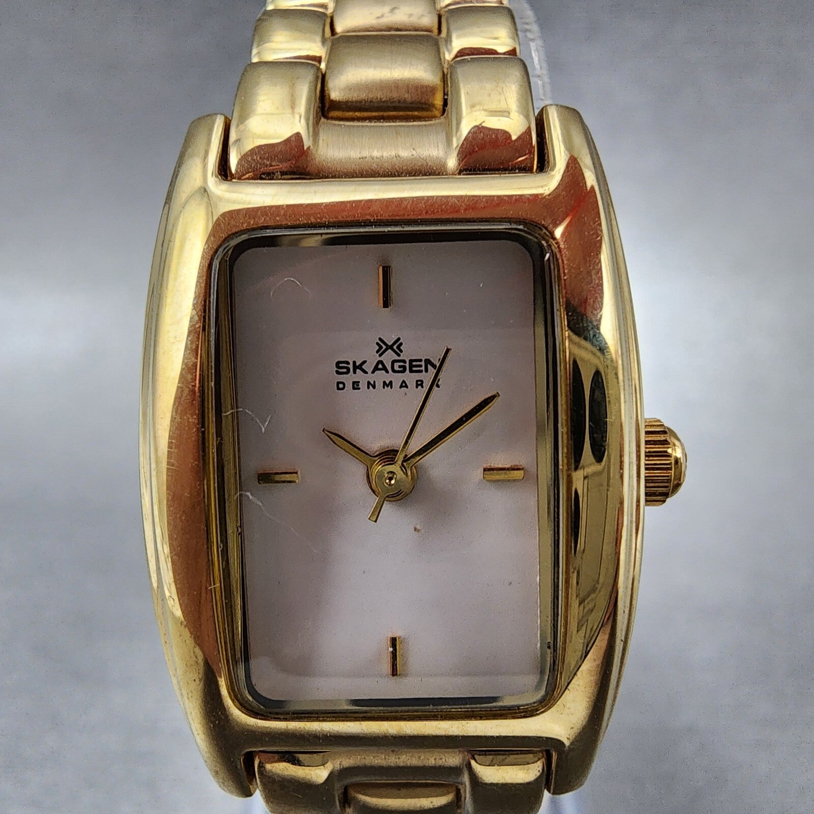 Skagen Tank Watch Women 19mm White Dial Gold Tone Rectangle 93SGXW New Battery1