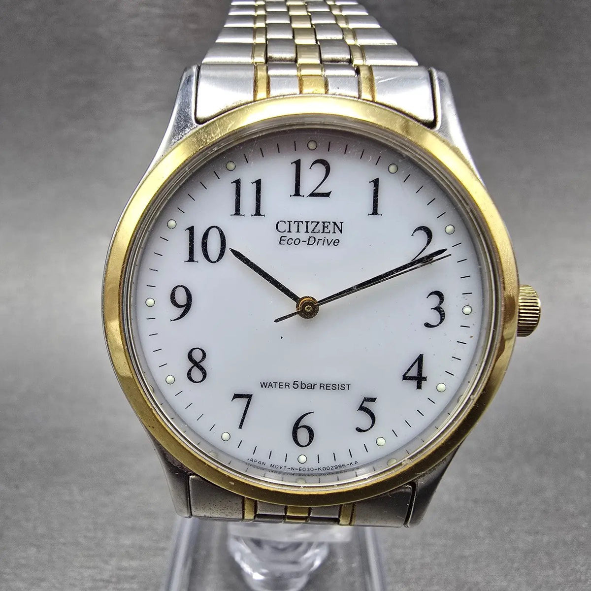 Citizen Eco-Drive Watch Men 35mm White Dial Two Tone Bracelet E030-K001676 Runs0