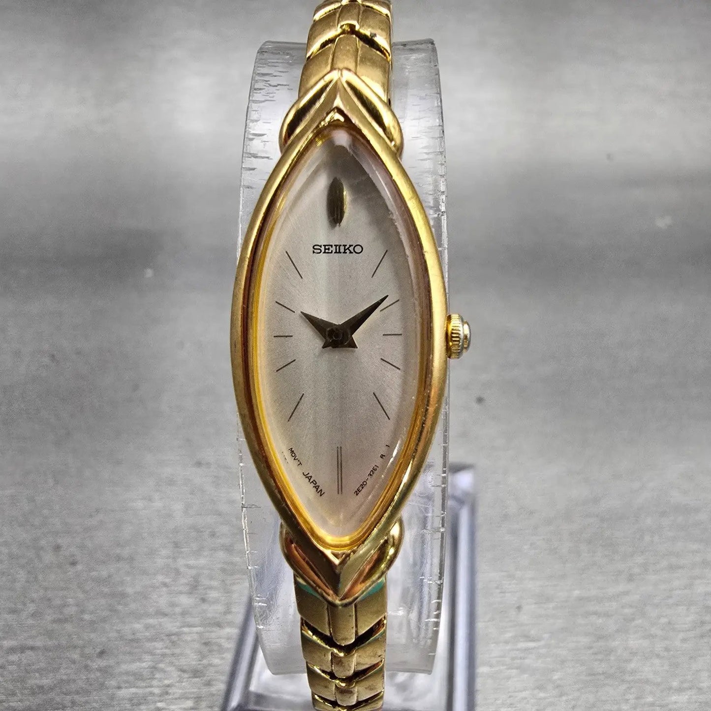 Seiko Watch Women 14mm White Dial Gold Tone Oval 2E20-7489 New Battery Vintage0