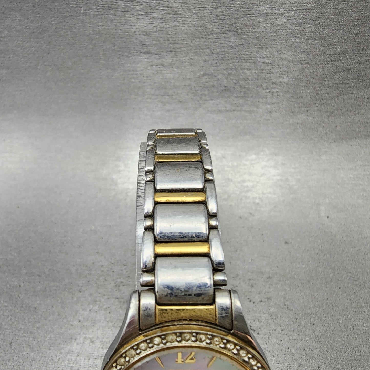 Seiko Solar Watch Women 28mm MOP Dial Two tone Date Round V1370AA0 Runs4