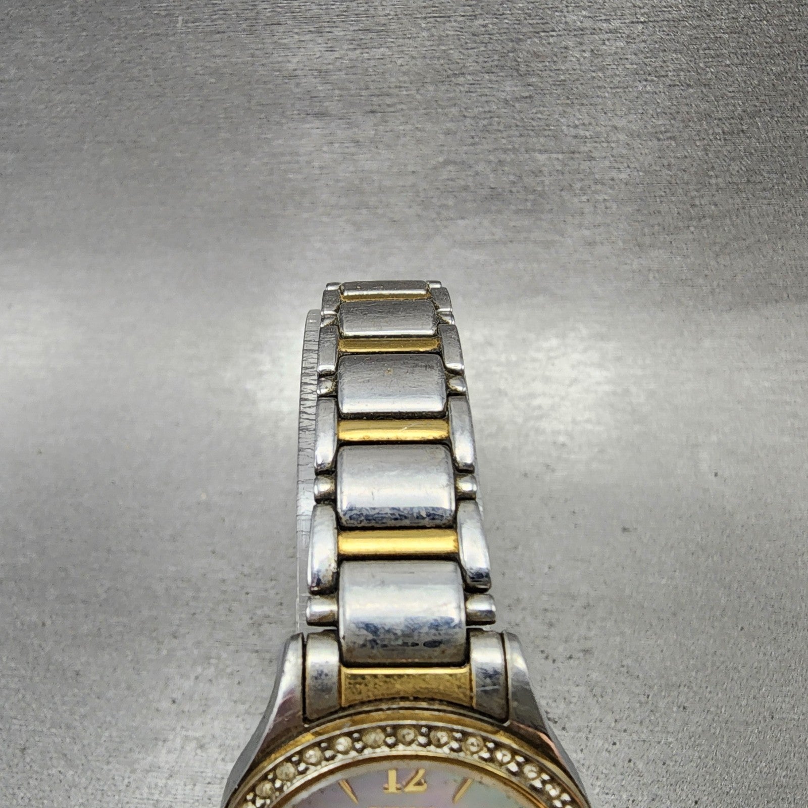 Seiko Solar Watch Women 28mm MOP Dial Two tone Date Round V1370AA0 Runs4