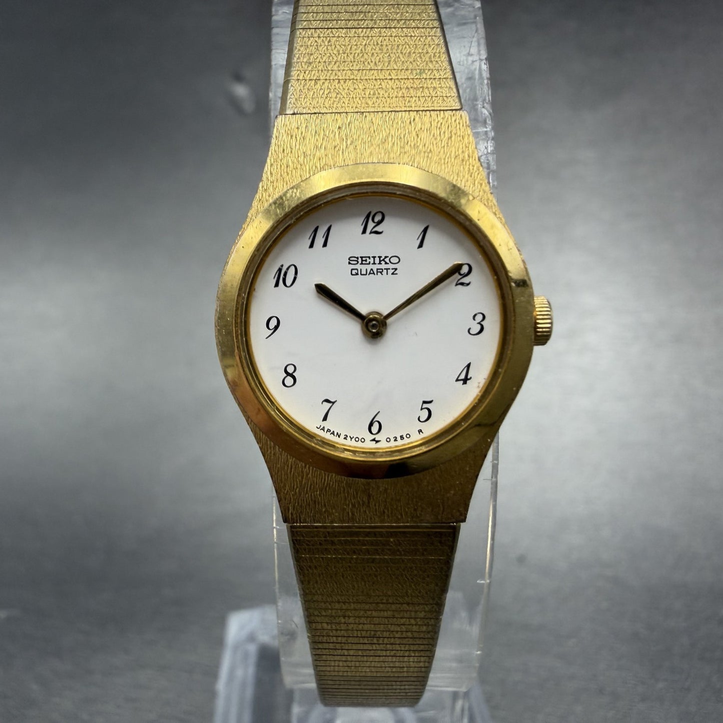 Seiko Watch Women 19mm White Dial Gold Tone Round Vinatge 2Y00-0010 New Battery0