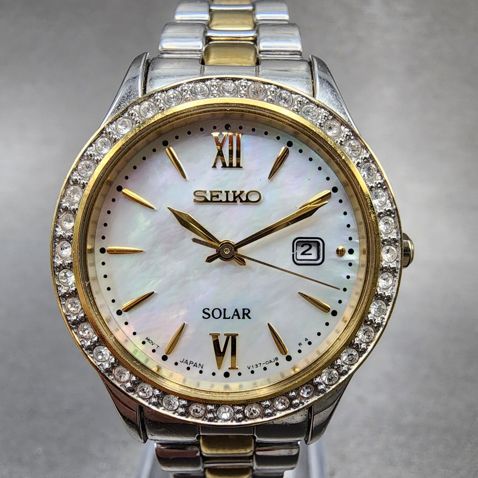 Seiko Solar Watch Women 28mm MOP Dial Two Tone Date Round V1370aa0 Runs0