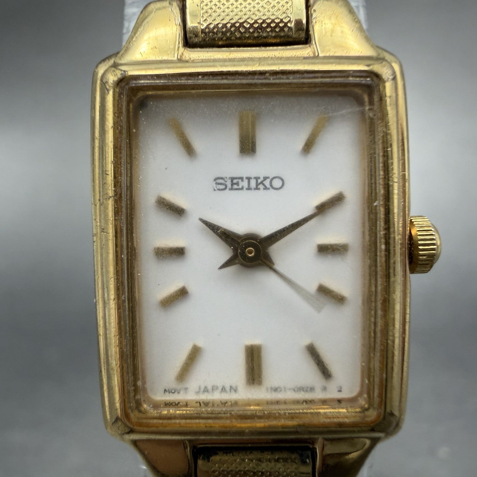 Seiko Tank Watch Women 16mm White Dial Gold Tone Rectangle 1n01-0FH0 New Battery1