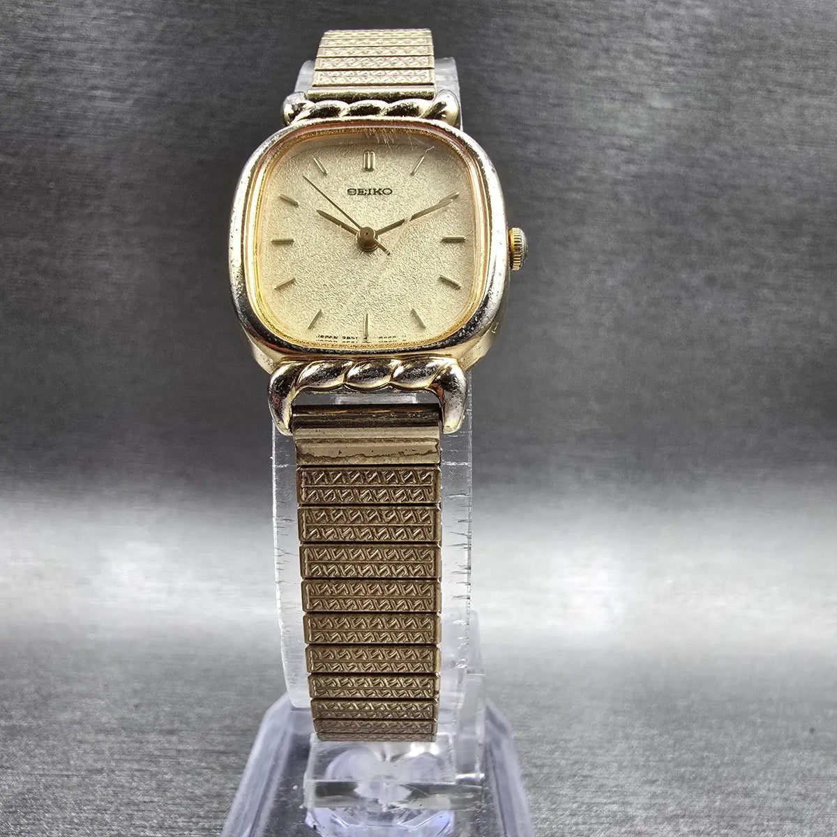 Seiko Watch Women 20mm Champagne Dial Gold Tone Rectangle 2P21-5340 New Battery5