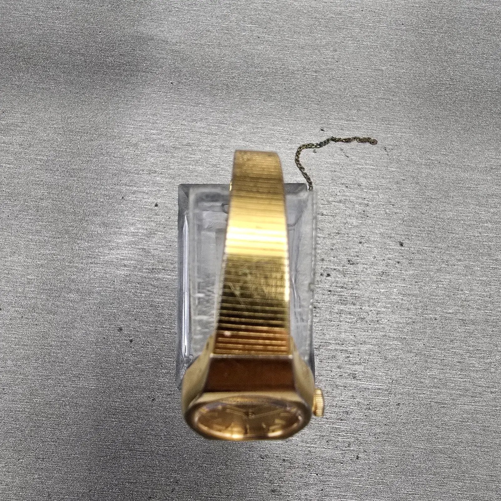Seiko Watch Women 17mm Gold Dial Gold Tone Oval 7320-0209 New Battery Vintage G4