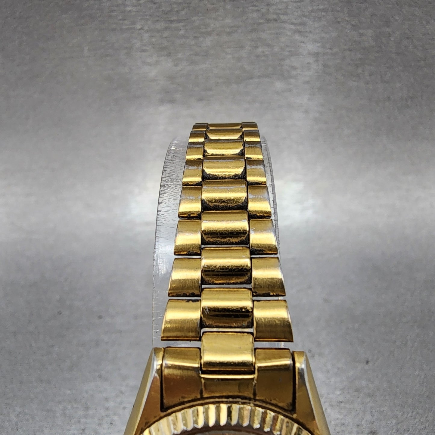 Seiko SQ Watch Women 24mm Gold Dial Gold Tone Daydate Round 3E230A60 NewBattery4
