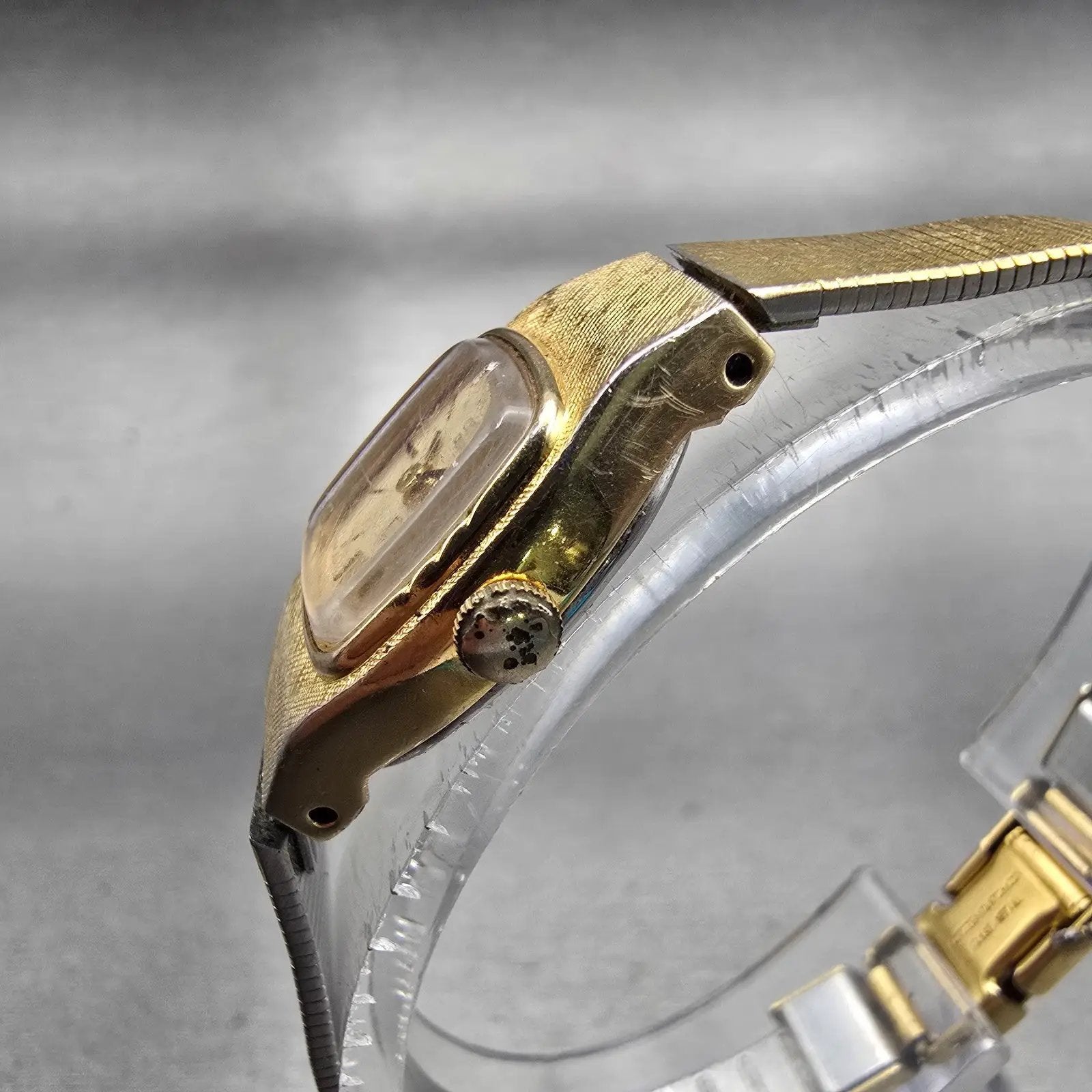Citizen CQ Watch Women 16mm Champagne Dial Gold Tone Oval 3220-891422 New Batt2