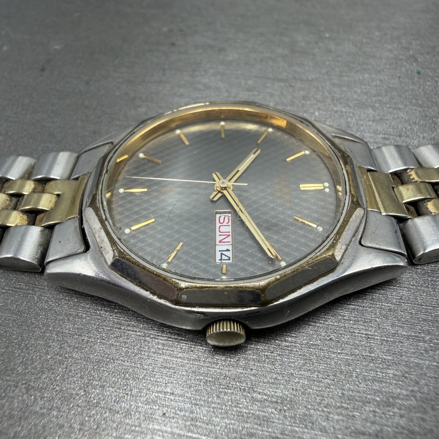 Citizen CQ Watch Men 35mm Silver Dial Two Tone Daydate 6100-K02759 PARTS4