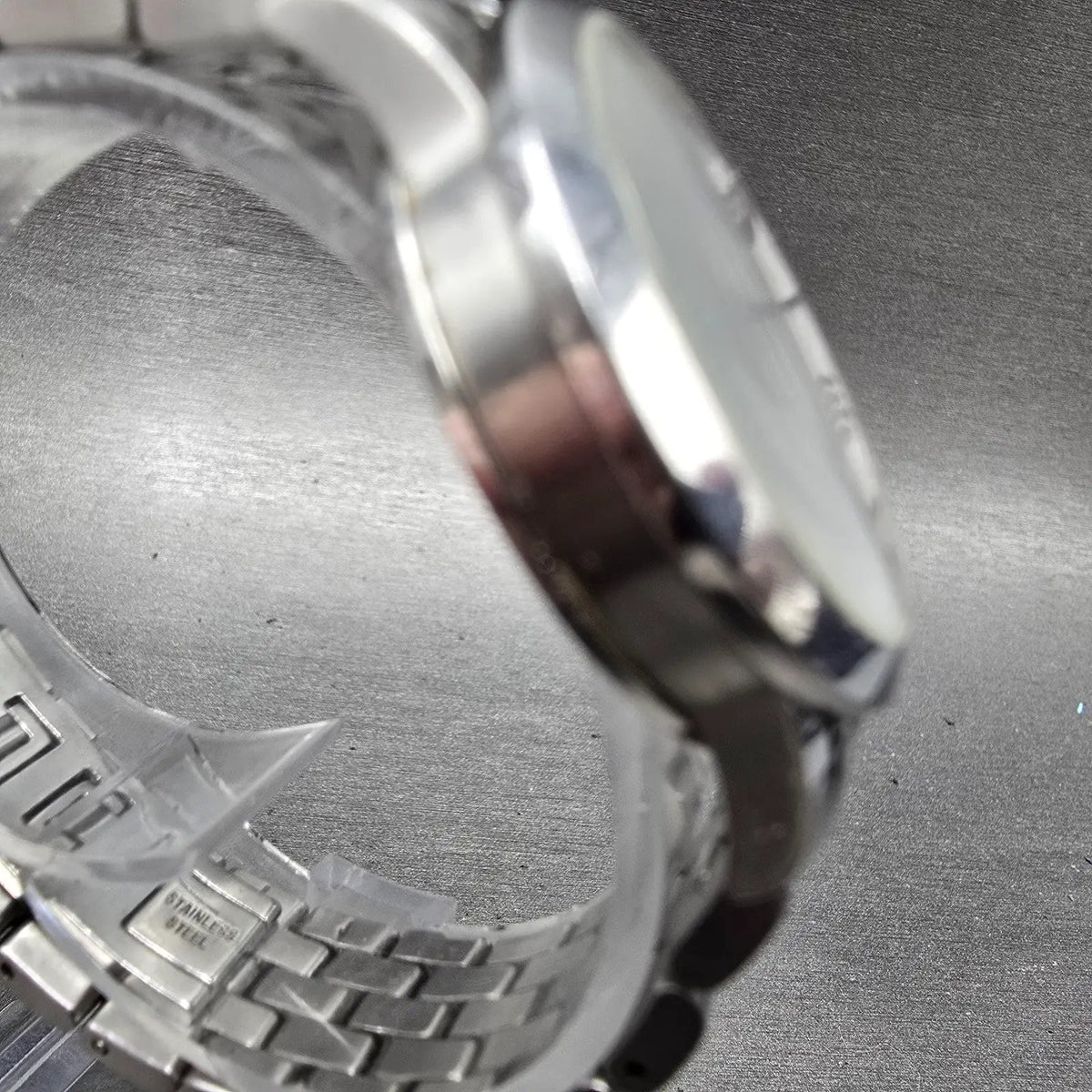Guess Collection Watch Women 30mm White Dial Silver Tone Round New Battery GC3