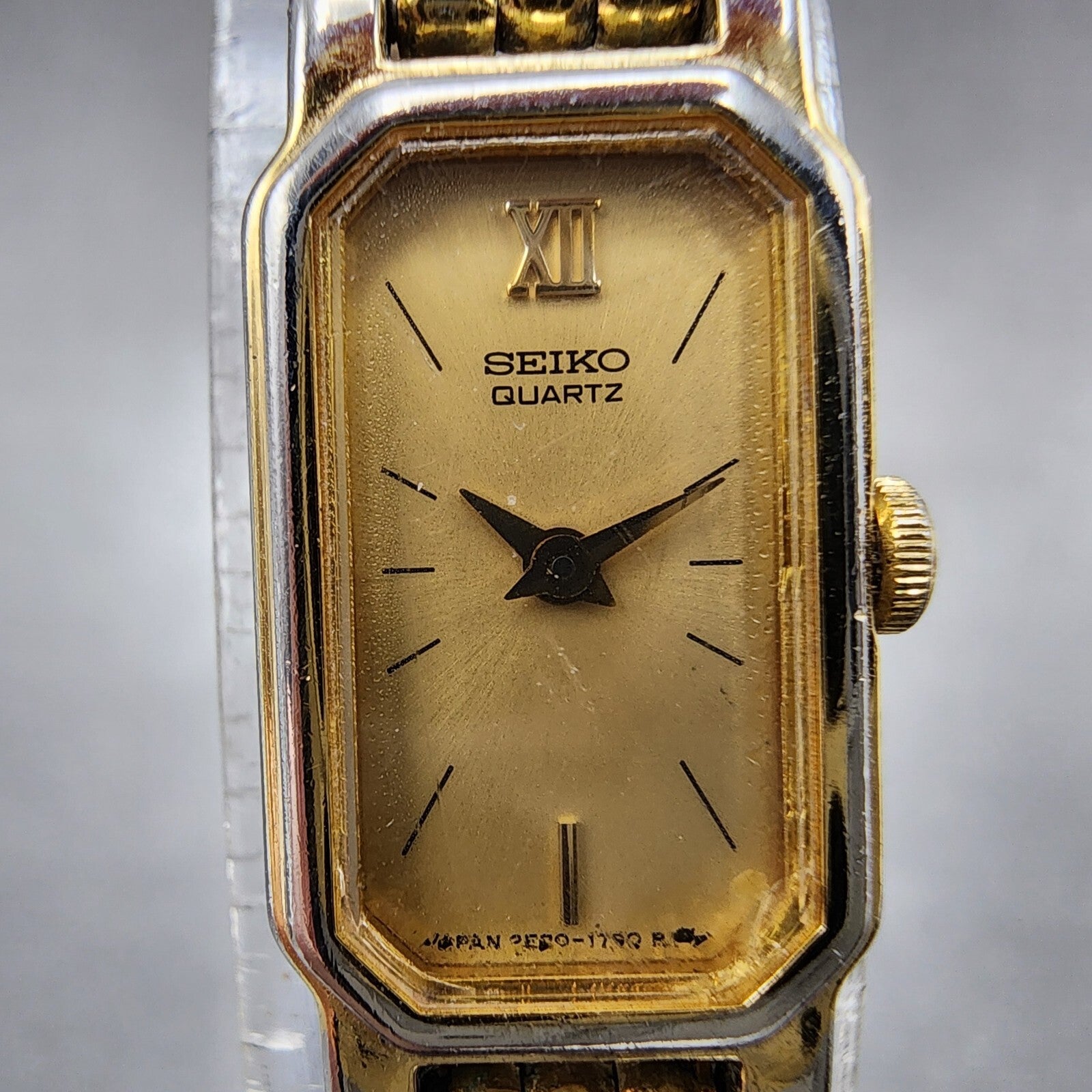 Seiko tank Watch Women 12mm Champagne Dial Gold Tone 2e206389 New Battery1