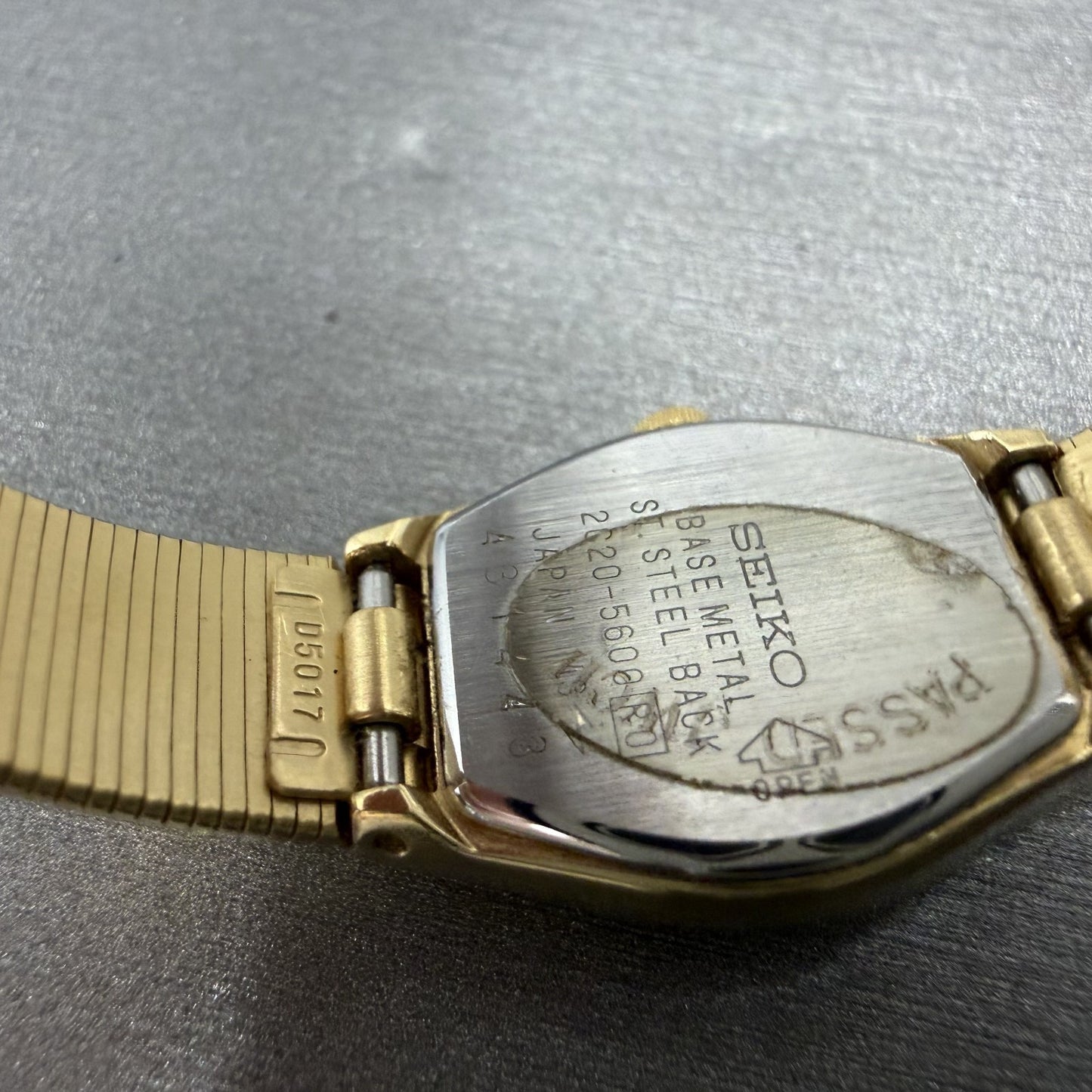 Seiko Watch Women 16mm Brown Dial Gold Tone Round 2C205600 New Battery9