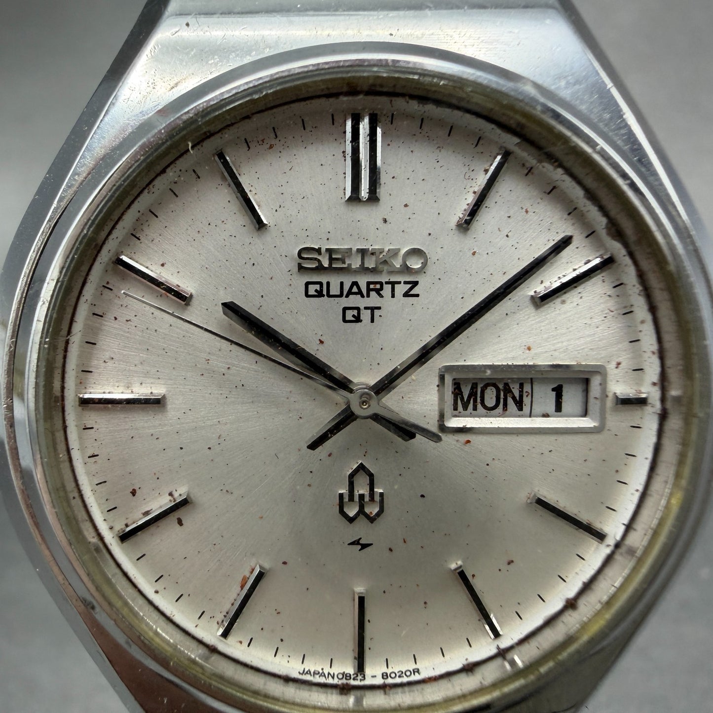 Seiko QT Watch Men 37mm Silver Dial Silver Tone Daydate Round 0823-8010 PARTS2