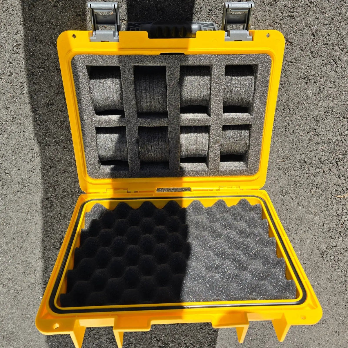 Invicta 8 Slot Watch Case Hard Yellow Black Plastic Foam insert Handle Cary Case1