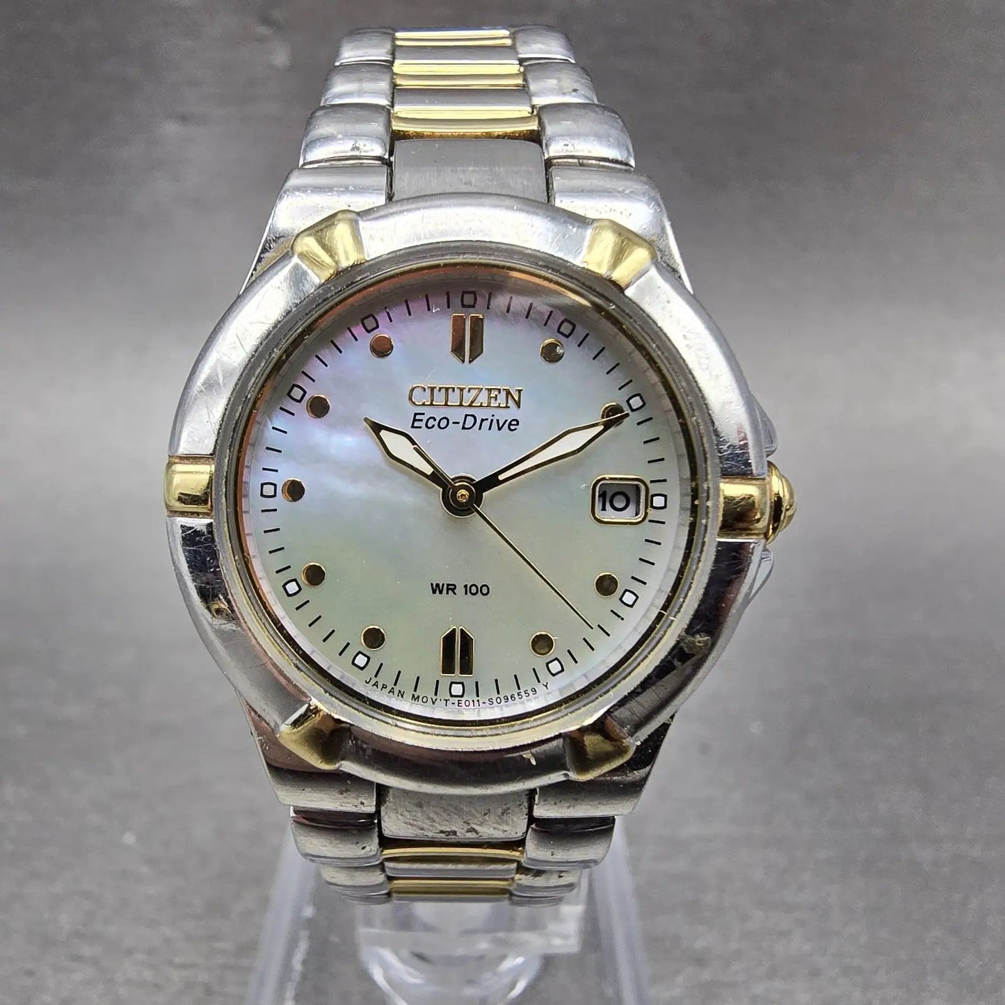 Citizen Eco-Drive Watch Women 26mm MOP Dial Two Tone Date E011-S064881 Runs0