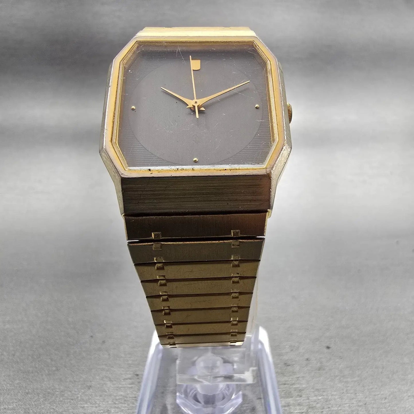 Citizen CQ Watch Men 28mm Silver Dial Gold Tone Rectangle 4031-491963 New Batt5