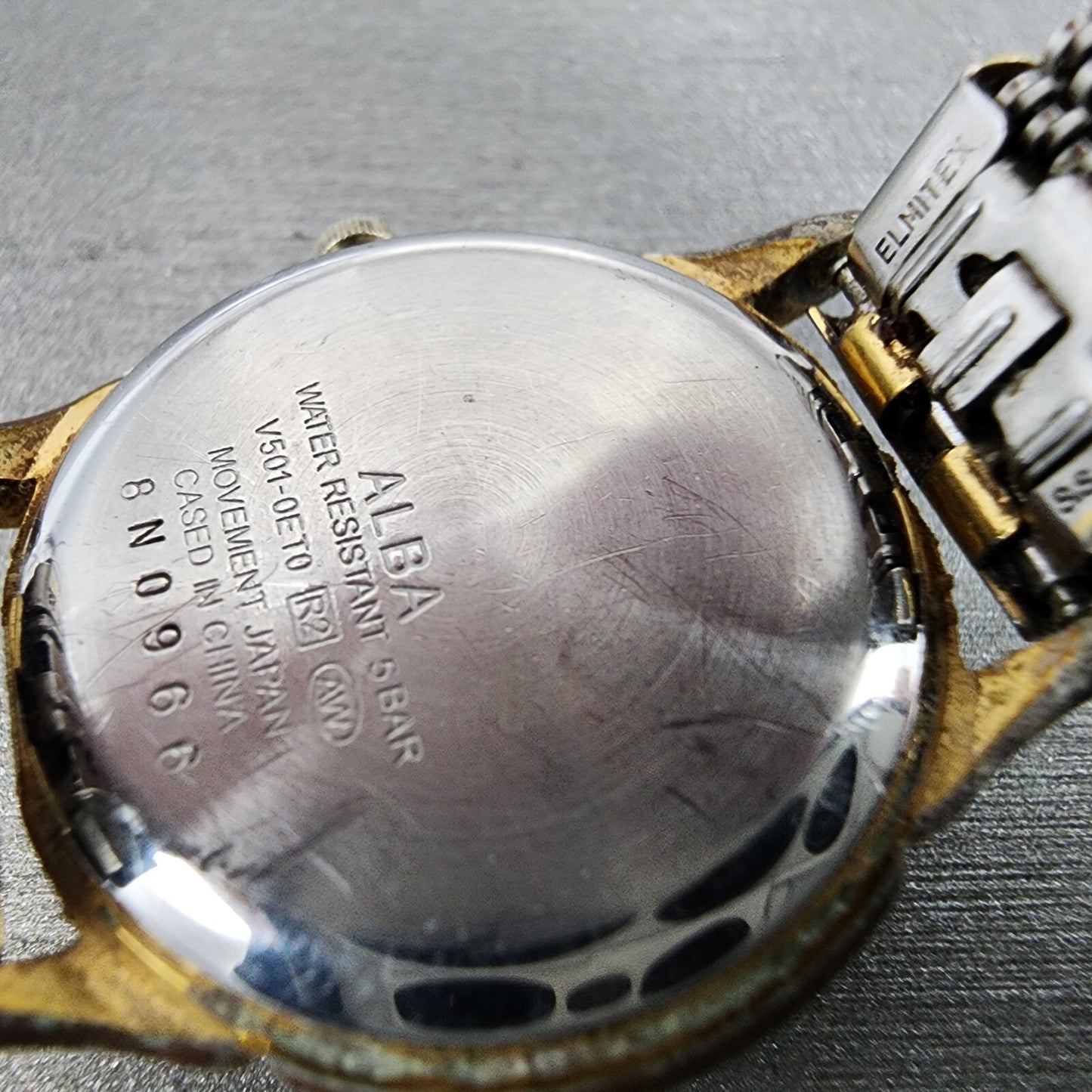 Seiko ALBA Watch Women 26mm Cream Dial Gold Tone Round V501-0ET0 New Battery