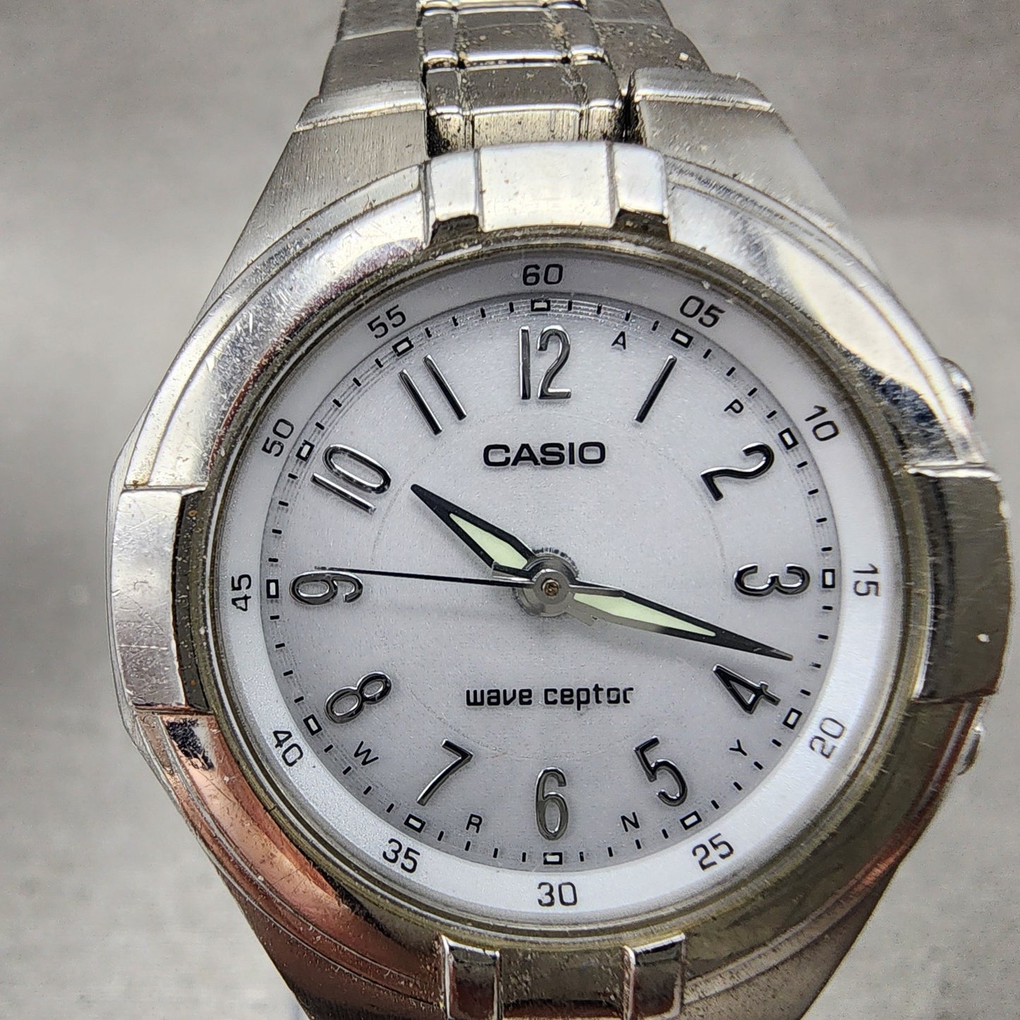 Casio Waveceptor Watch Women 30mm White Dial Silver Tone Date Round Runs LWQ1501