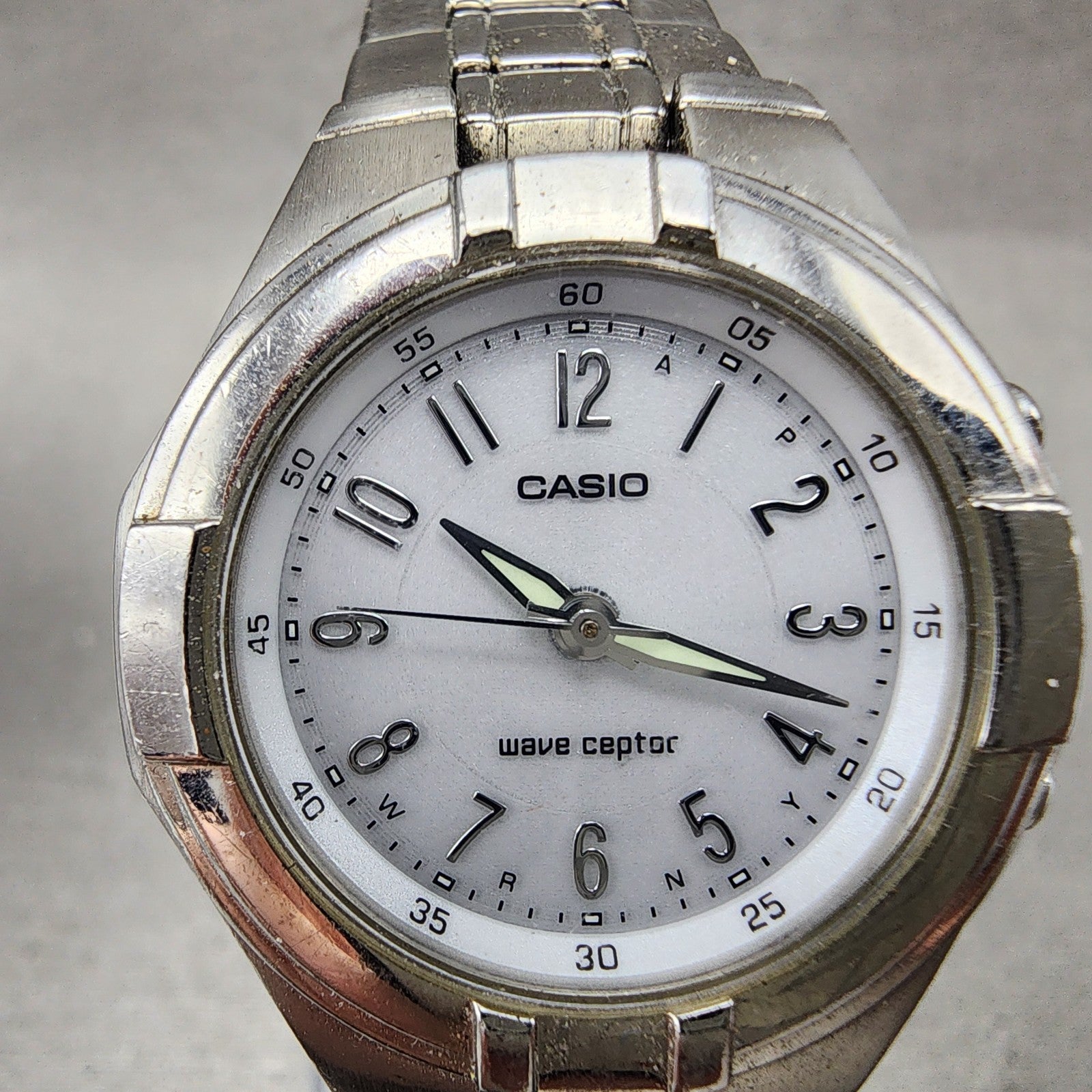 Casio Waveceptor Watch Women 30mm White Dial Silver Tone Date Round Runs LWQ1501