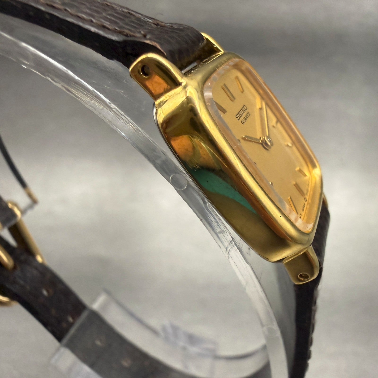 Seiko Watch Women 17mm Gold Dial Gold Tone Rectangle 2Y00-5A00 New Battery3