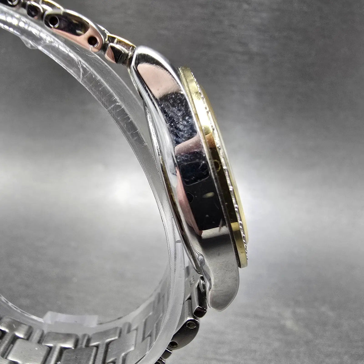 Seiko Solar Watch Women 28mm MOP Dial Two Tone Date Gemmed V137-0AA0 Works JP 953