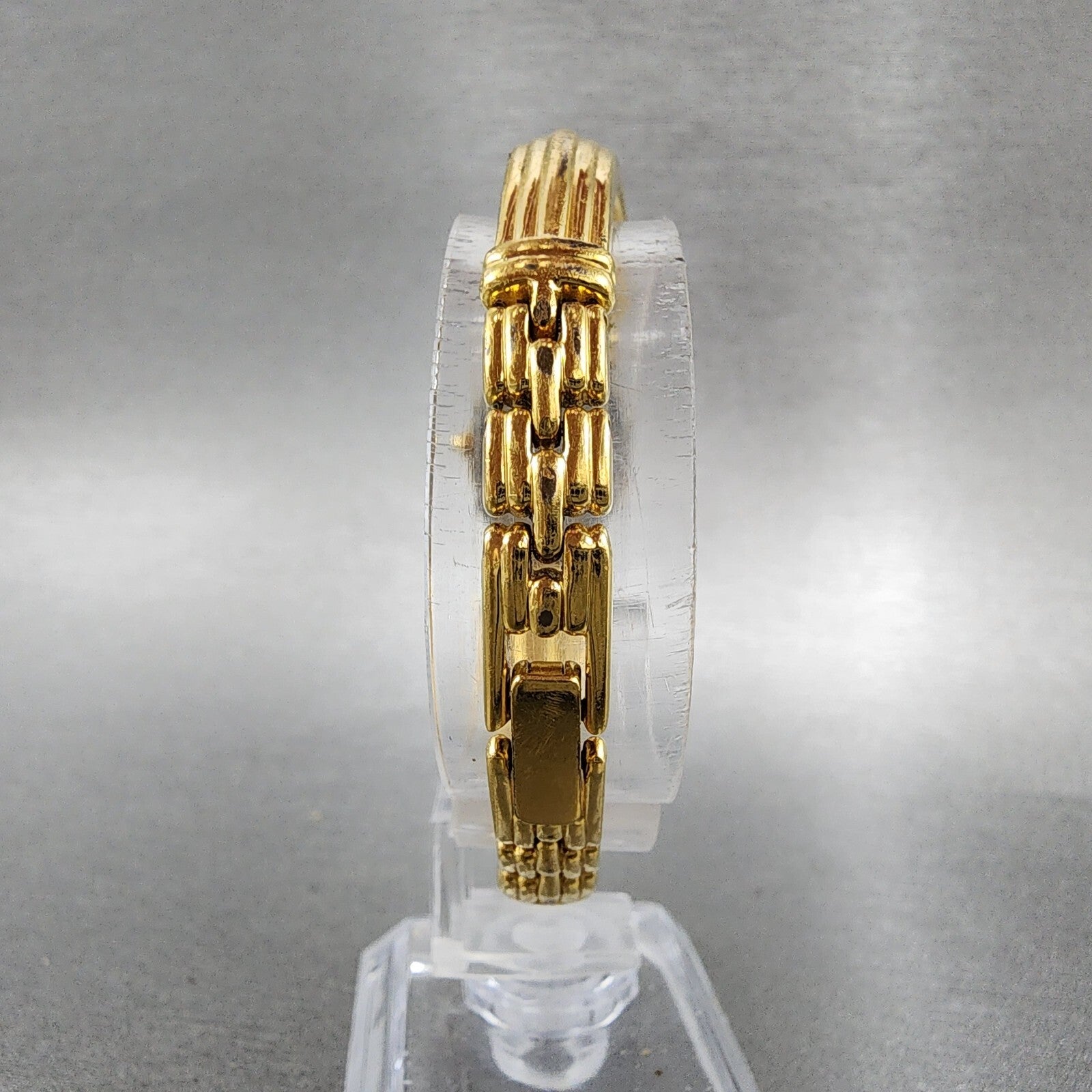 Seiko Watch Women 16mm White Dial Gold Tone Oval Y1505n90 New Battery7