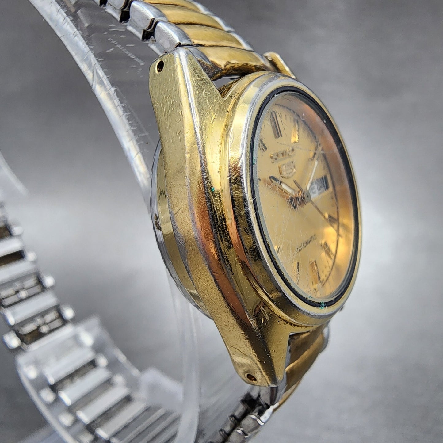 Seiko 5 Automatic Watch Women 24mm Gold Dial Gold Tone Daydate Round Runs3