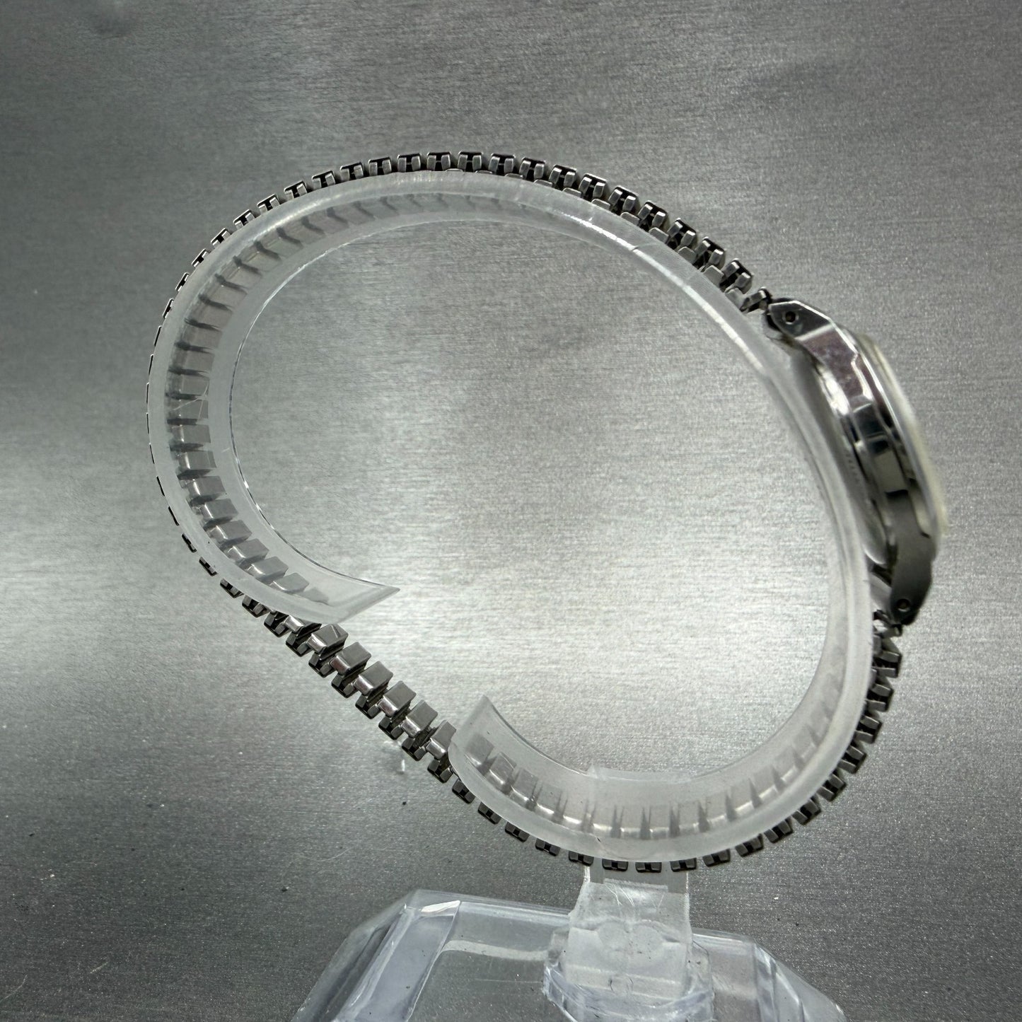 Seiko Watch Women 21mm Silver Dial Silver Tone Round 2220-0020 Manual Runs 4568