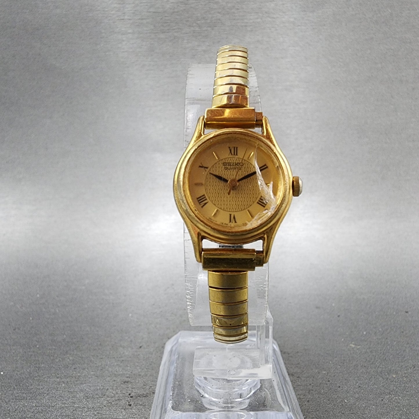 Seiko Watch Women 21mm Champagne Dial Gold Tone Round V4011221 New Battery5