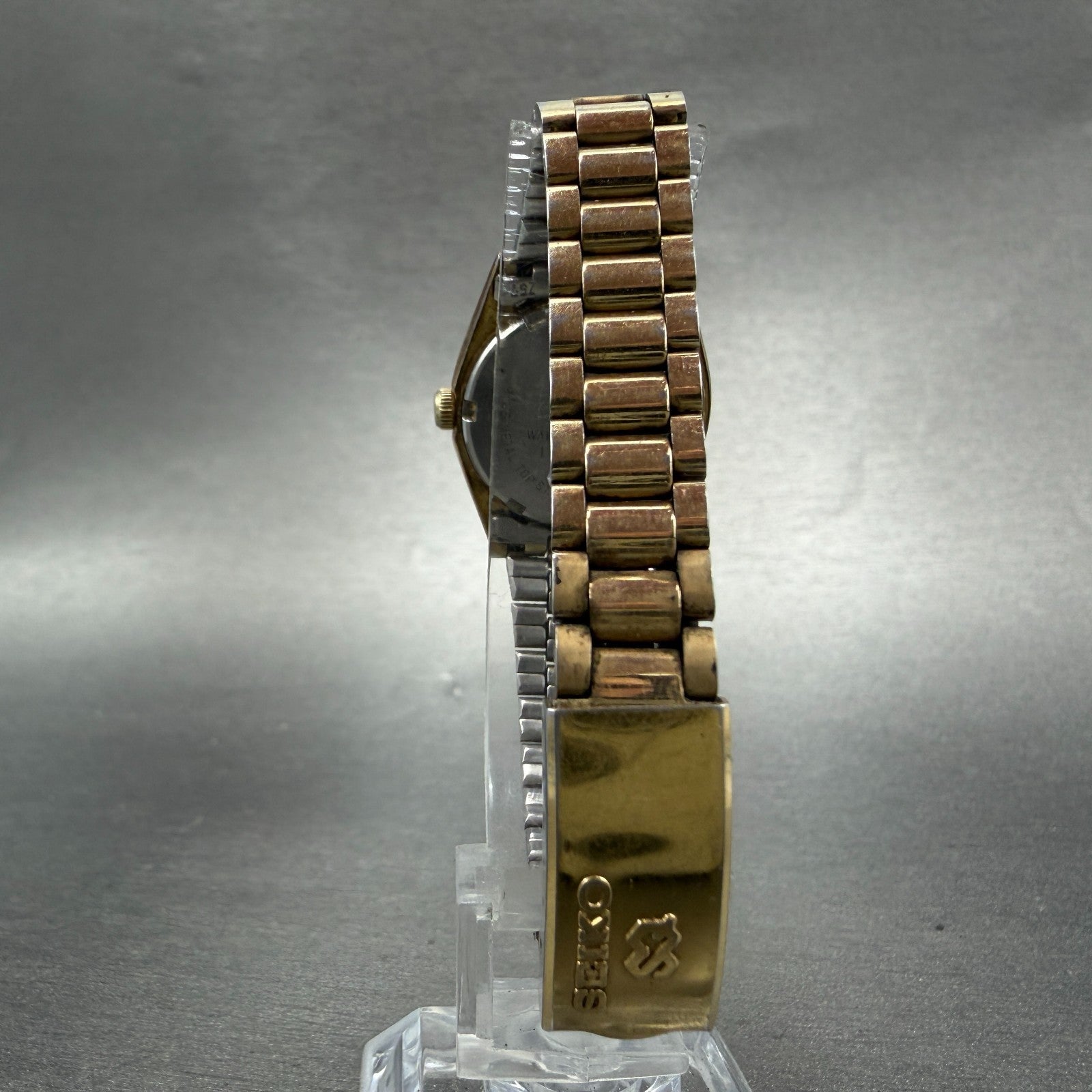 Seiko SQ Watch Women 25mm Champagne Dial Gold Tone Daydate 2626-0159 New Batt JH7