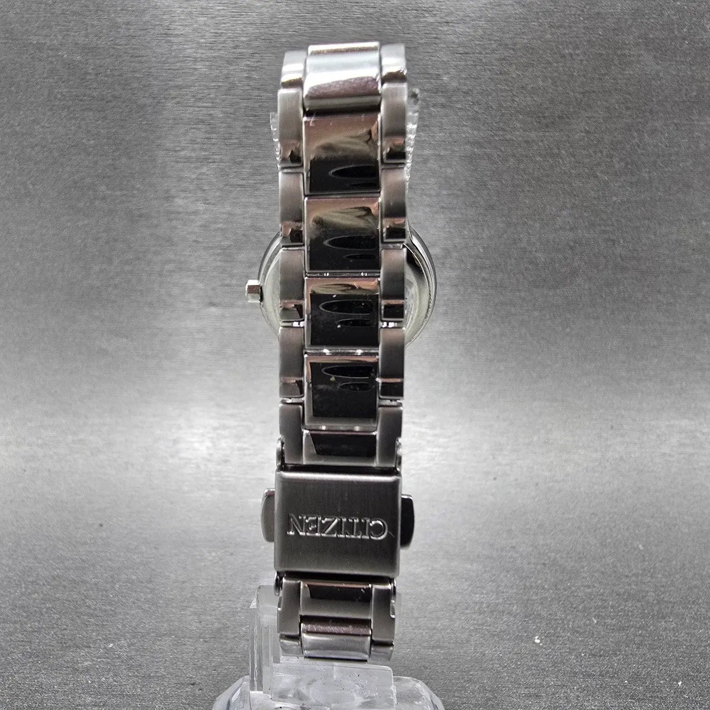 Citizen Eco-Drive Watch Women 26mm MOP Dial Steel Date READ!!! E011-S070074 Runs7