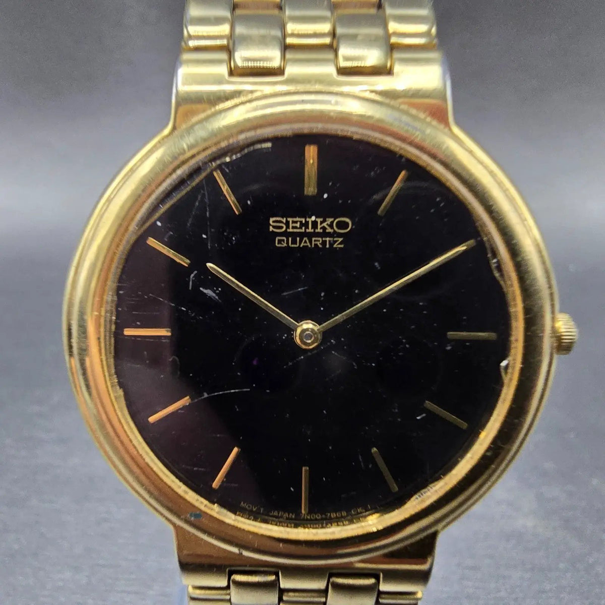 Seiko Watch Men 35mm Black Dial Gold Tone Round Bracelet VTG 7N00-7A70 PARTS0