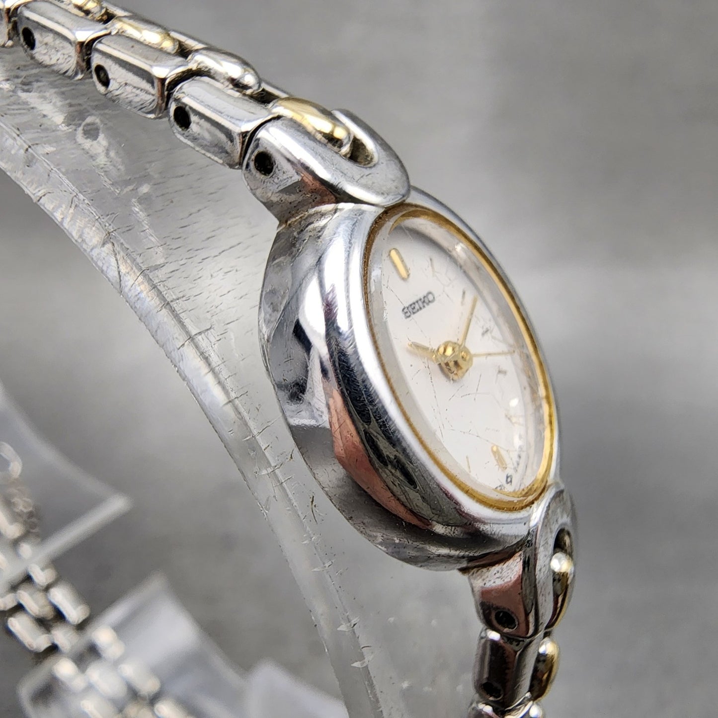 Seiko Watch Women 15mm White Dial Two Tone Oval Vintage 1f215a40 New Battery3