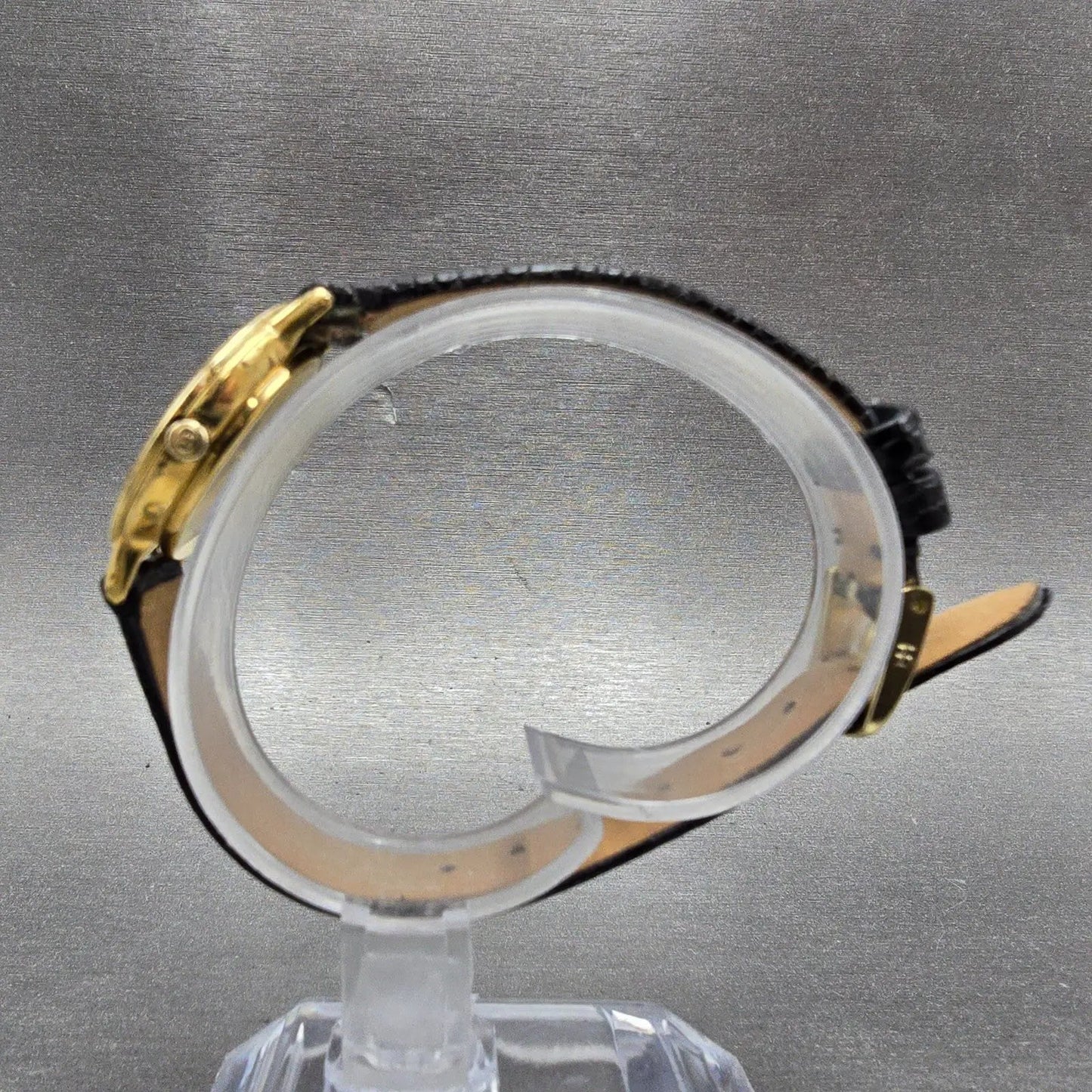 Gucci 3001L Watch Women 26mm Black Dial Gold Tone Round New Battery Vintage6