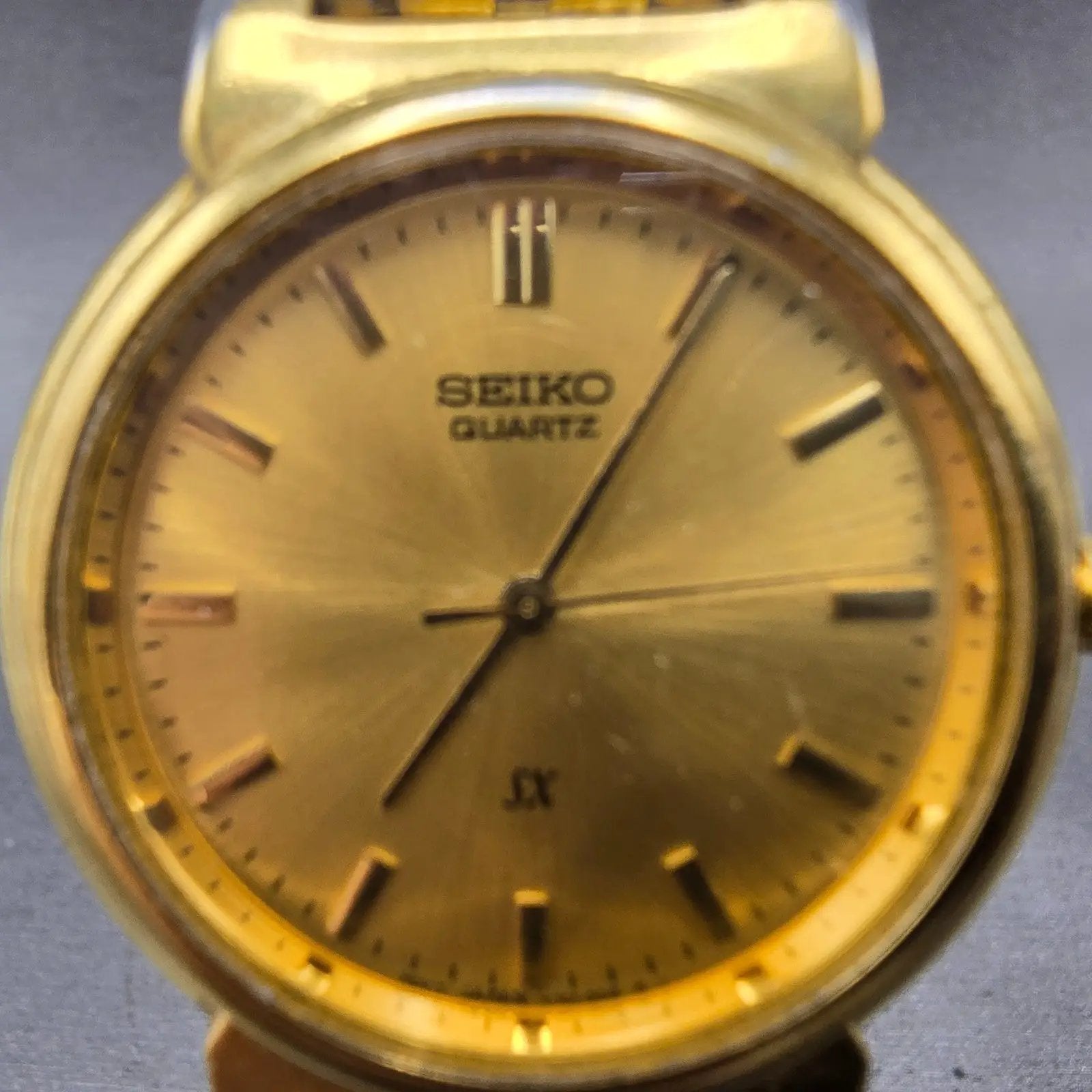 Seiko SX Watch Men Champagne Dial Gold Tone Round V701-1S50 PARTS Vintage2